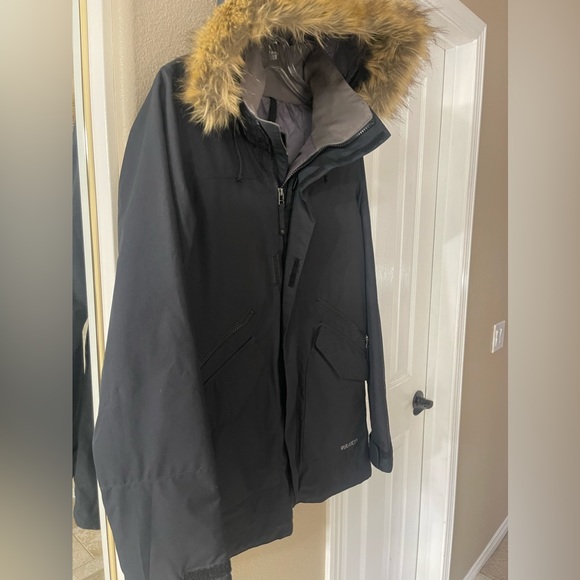 Woman’s Burton Ski / Snowboard Jacket - Picture 2 of 8